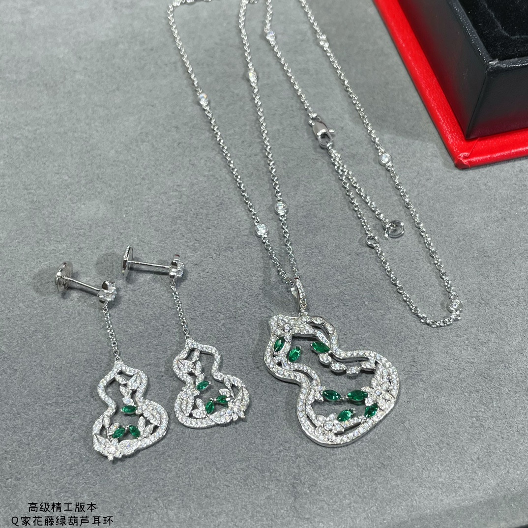 Qeelin Wulu Lace earrings 18K white gold white diamond green emerald 3 5cm drop length