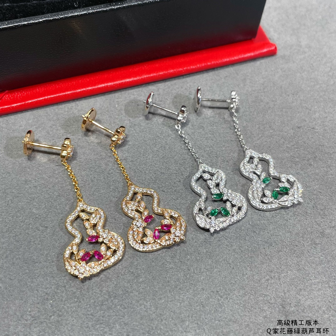 Qeelin Wulu Lace earrings 18K white gold white diamond green emerald 3 5cm drop length