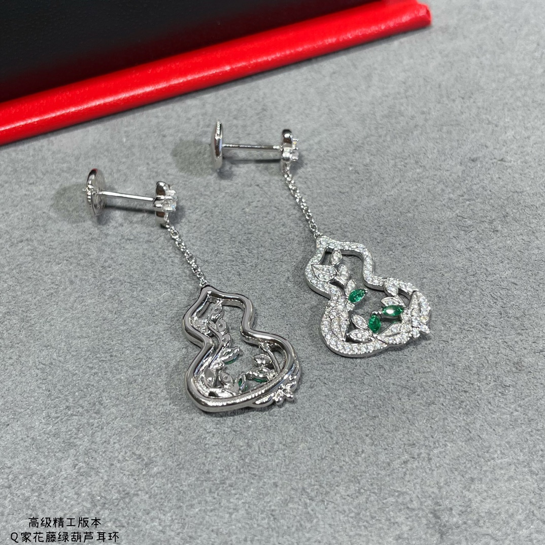 Qeelin Wulu Lace earrings 18K white gold white diamond green emerald 3 5cm drop length