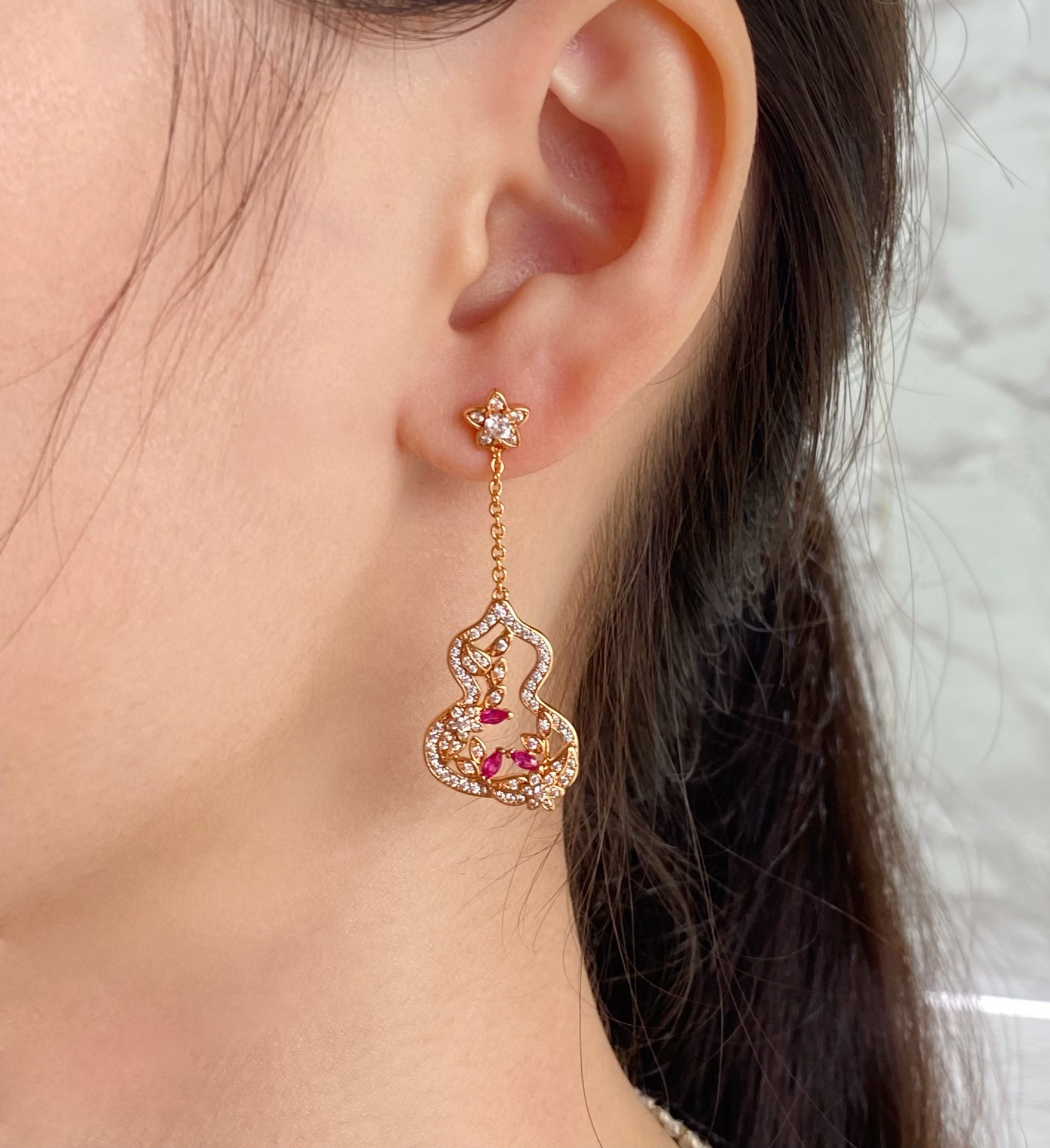 Qeelin Wulu Lace earrings 18k rose gold clear diamonds pink rubies 3 5cm drop length