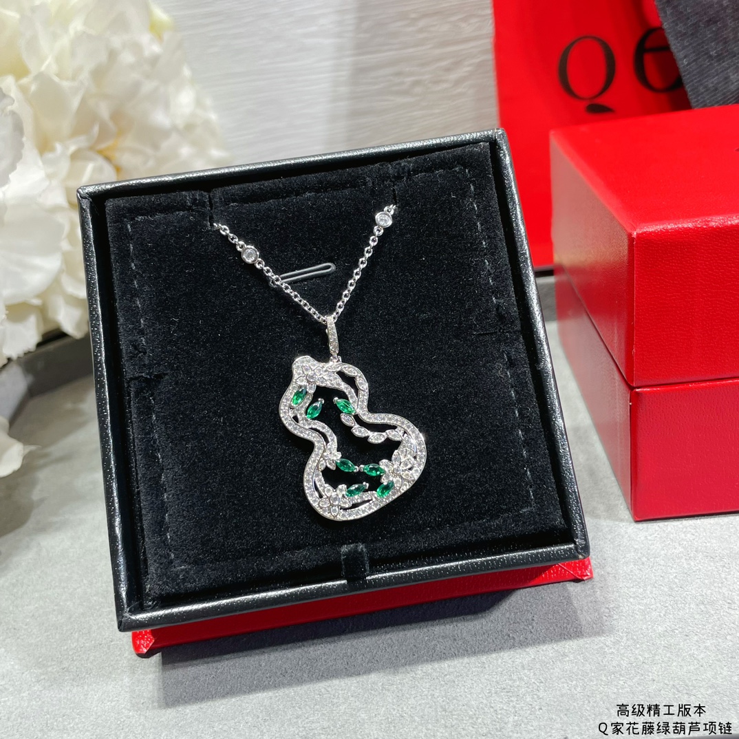 Qeelin Wulu Lace necklace silver-toned white gold with clear diamonds and green gemstones 42cm with 5cm extender