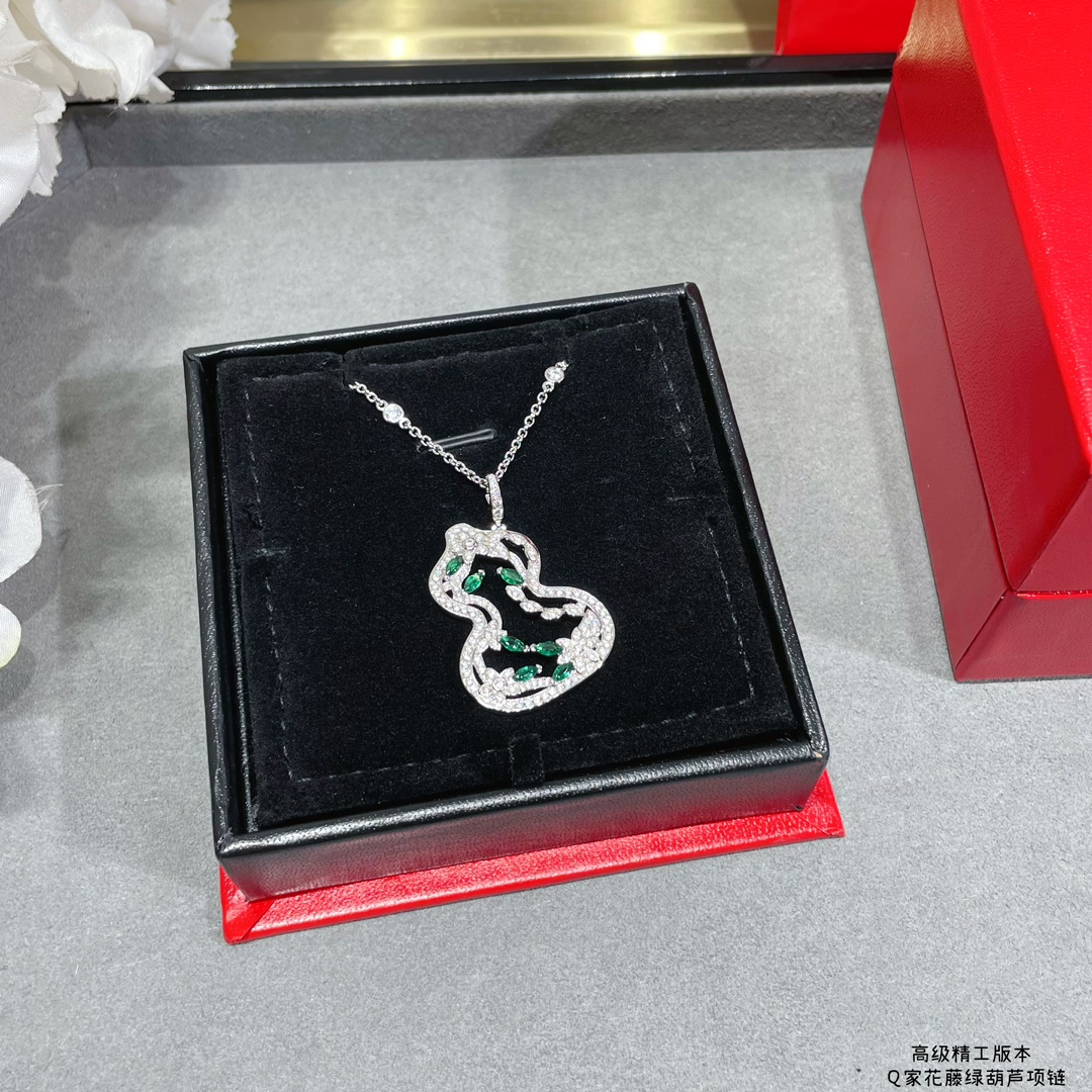 Qeelin Wulu Lace necklace silver-toned white gold with clear diamonds and green gemstones 42cm with 5cm extender