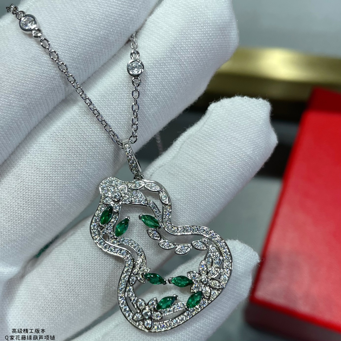 Qeelin Wulu Lace necklace silver-toned white gold with clear diamonds and green gemstones 42cm with 5cm extender