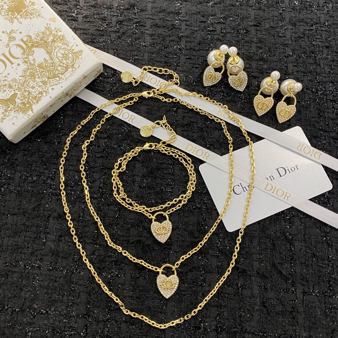 Dior Tribales Heart CD Pearl Earrings earrings Gold-tone metal with white pearls One Size