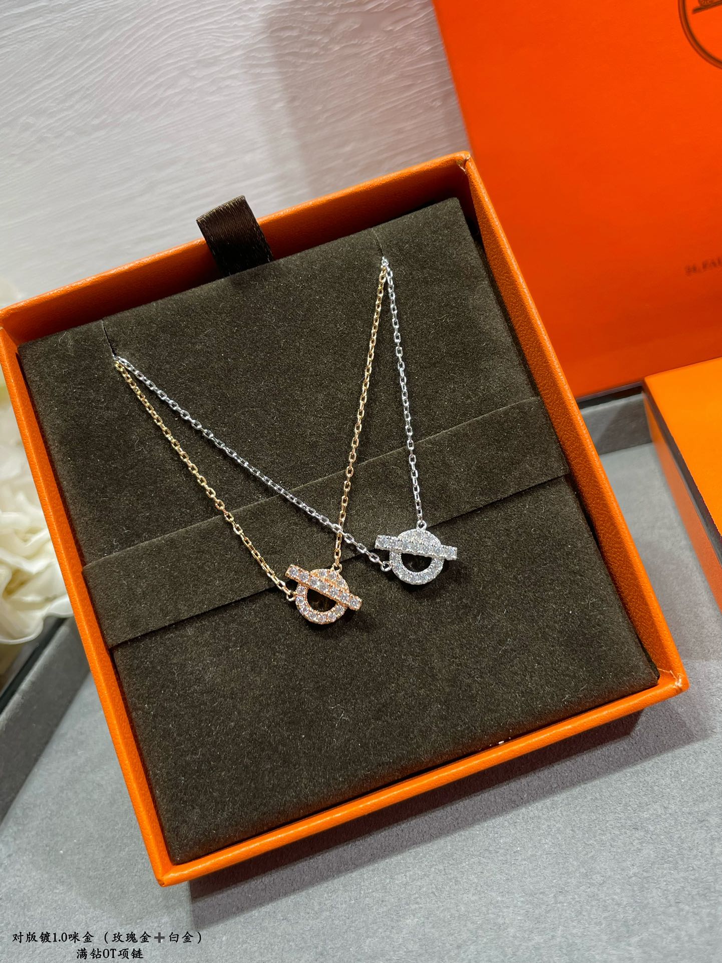 Collana Hermes Finesse OT Oro rosa Oro bianco con pietre chiare simili a diamanti 40 cm