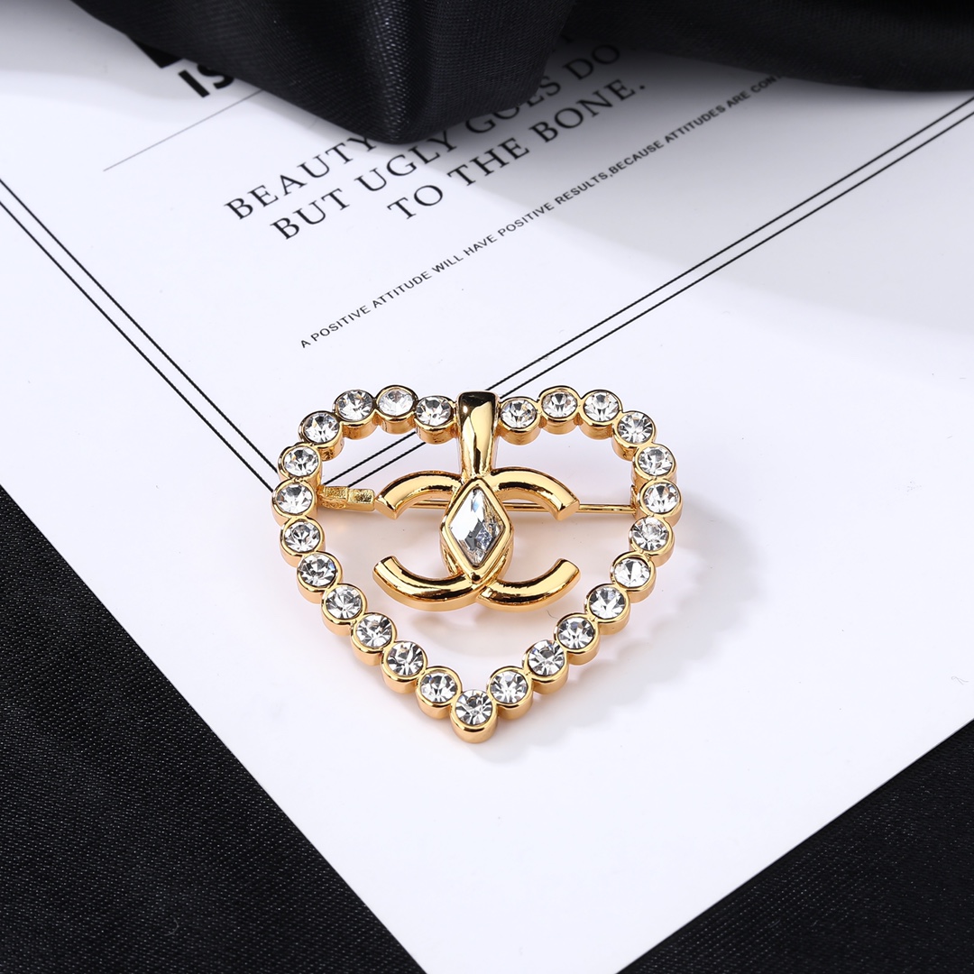 Chanel CC Heart Crystal Brooch brooch gold-tone metal with clear faceted crystals 3cm width