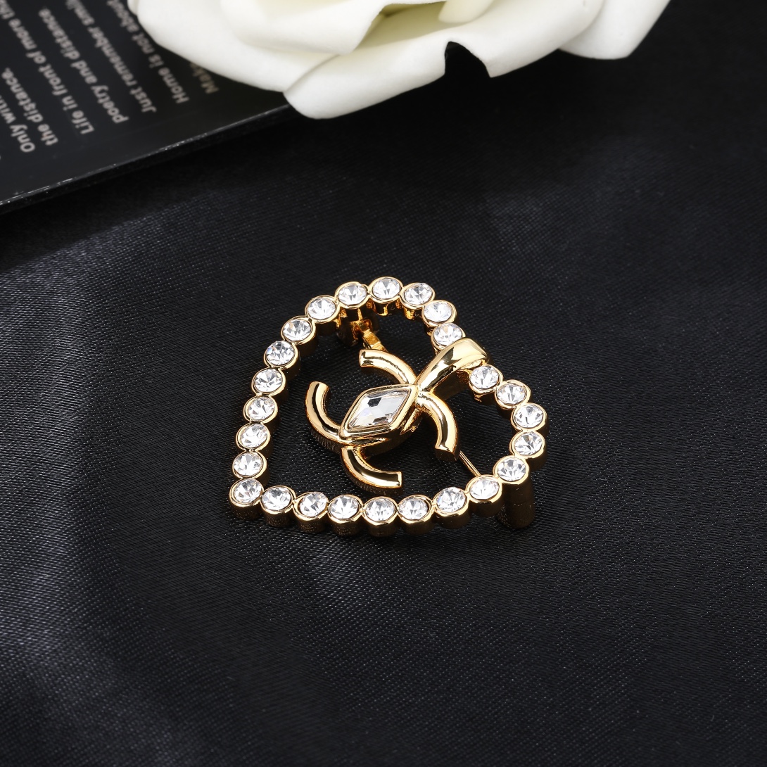 Chanel CC Heart Crystal Brooch brooch gold-tone metal with clear faceted crystals 3cm width