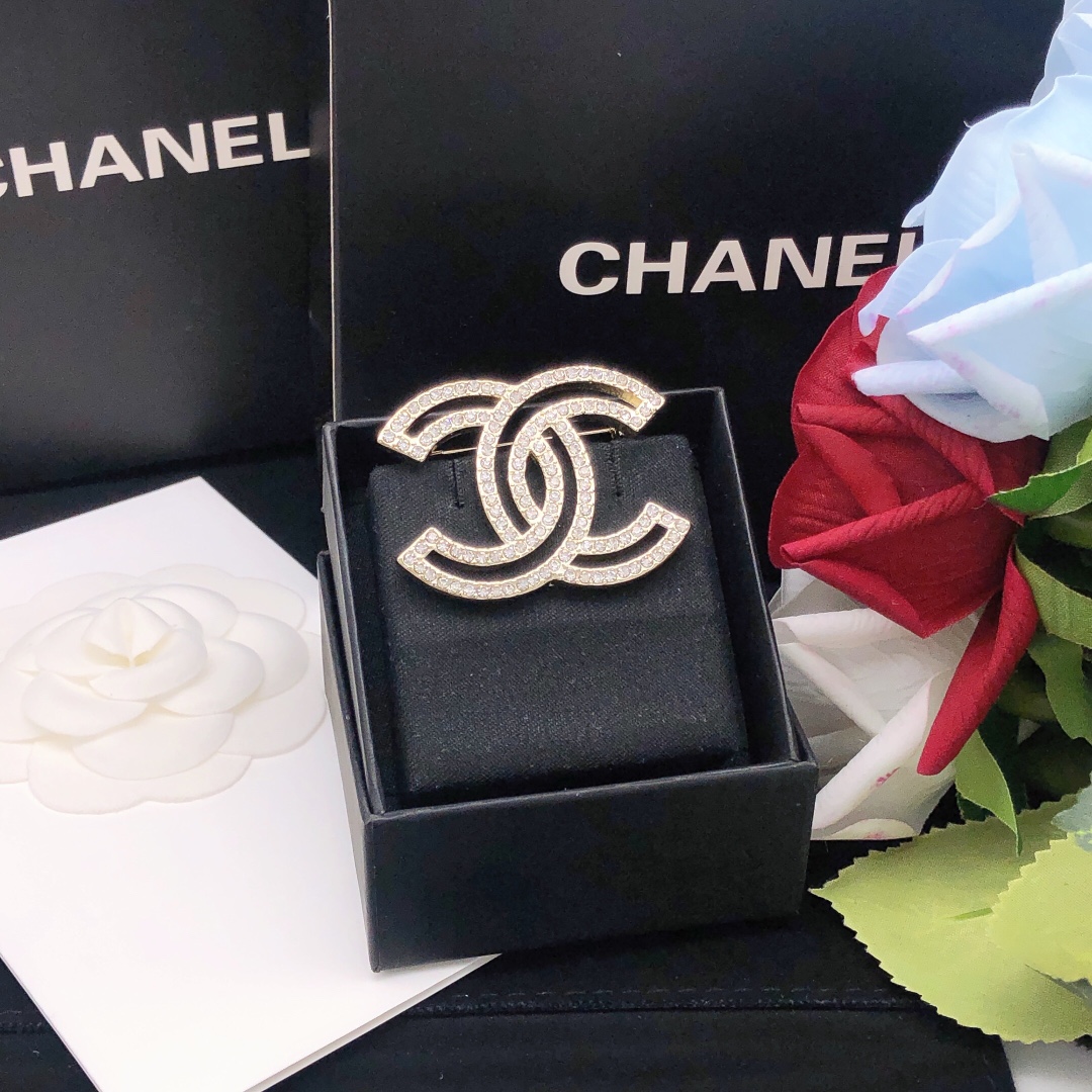 Chanel CC Logo Crystal Brooch brooch gold-tone metal with clear crystal rhinestones 3 5cm width