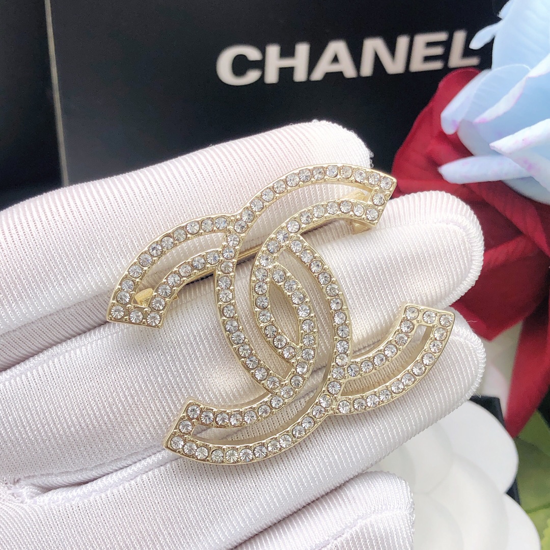 Chanel CC Logo Crystal Brooch brooch gold-tone metal with clear crystal rhinestones 3 5cm width