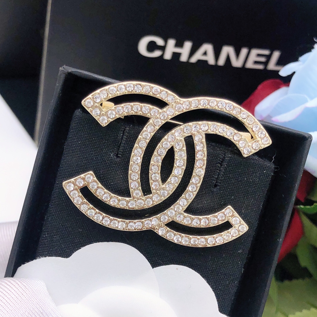 Chanel CC Logo Crystal Brooch brooch gold-tone metal with clear crystal rhinestones 3 5cm width