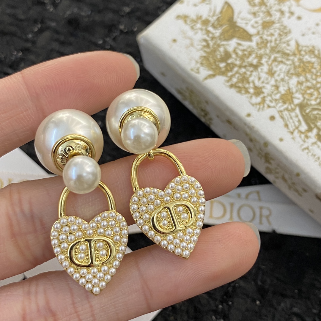 Dior Tribales Heart CD Pearl Earrings earrings Gold-tone metal with white pearls One Size
