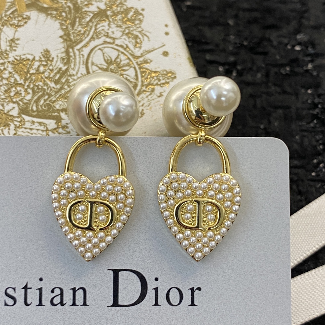 Dior Tribales Heart CD Pearl Earrings earrings Gold-tone metal with white pearls One Size