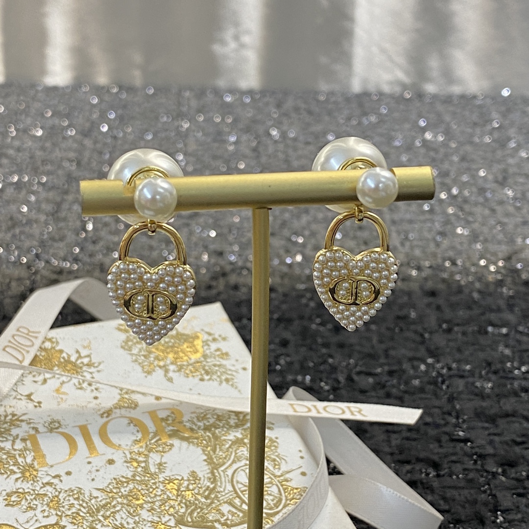 Dior Tribales Heart CD Pearl Earrings earrings Gold-tone metal with white pearls One Size