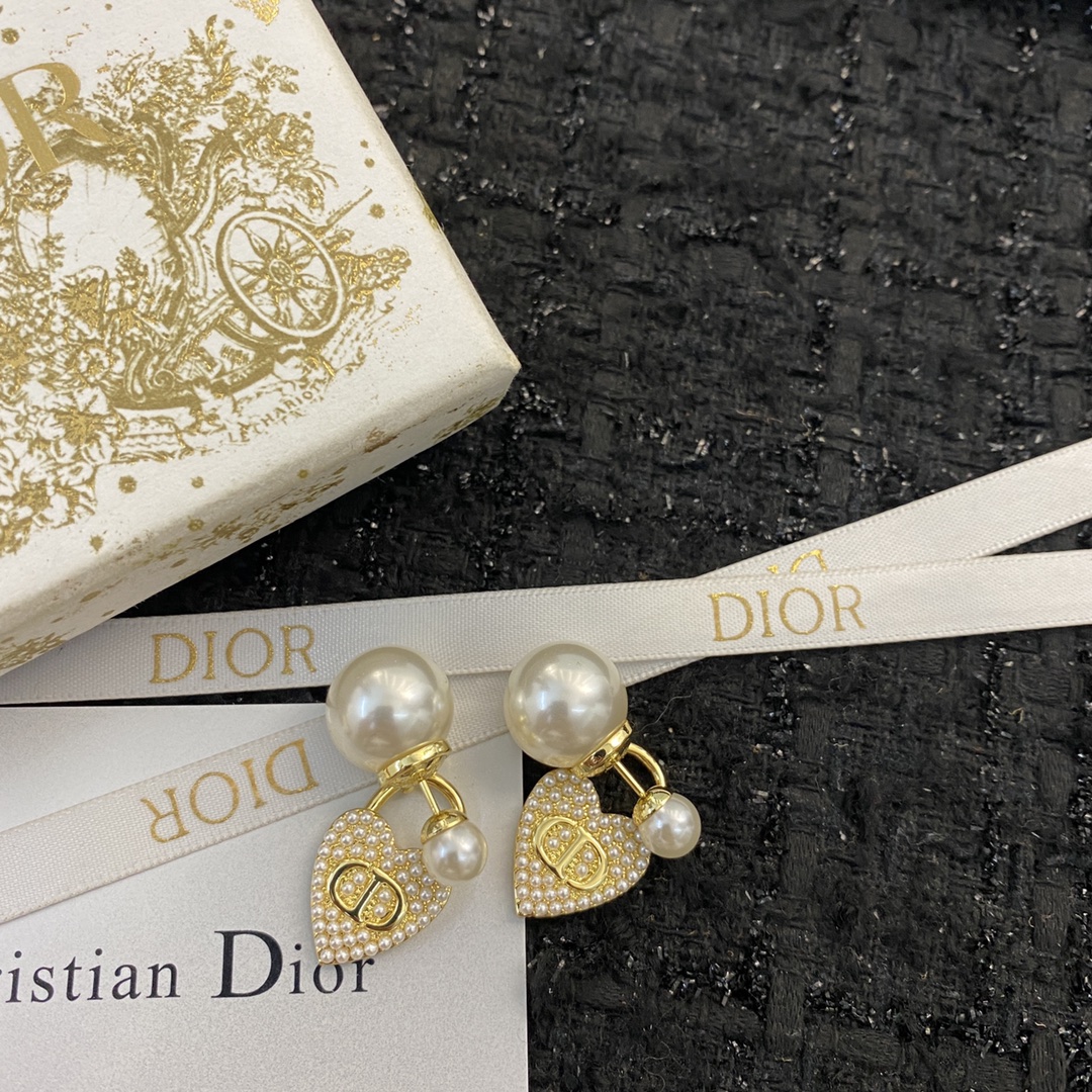 Dior Tribales Heart CD Pearl Earrings earrings Gold-tone metal with white pearls One Size