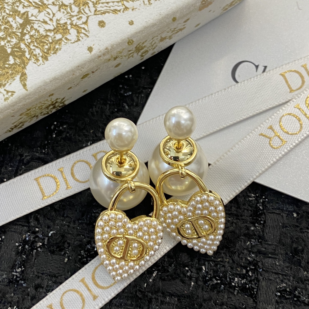 Dior Tribales Heart CD Pearl Earrings earrings Gold-tone metal with white pearls One Size