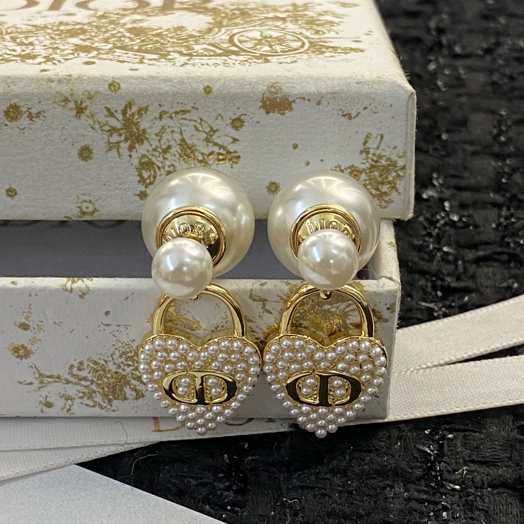 Dior Tribales Heart CD Pearl Earrings earrings Gold-tone metal with white pearls One Size