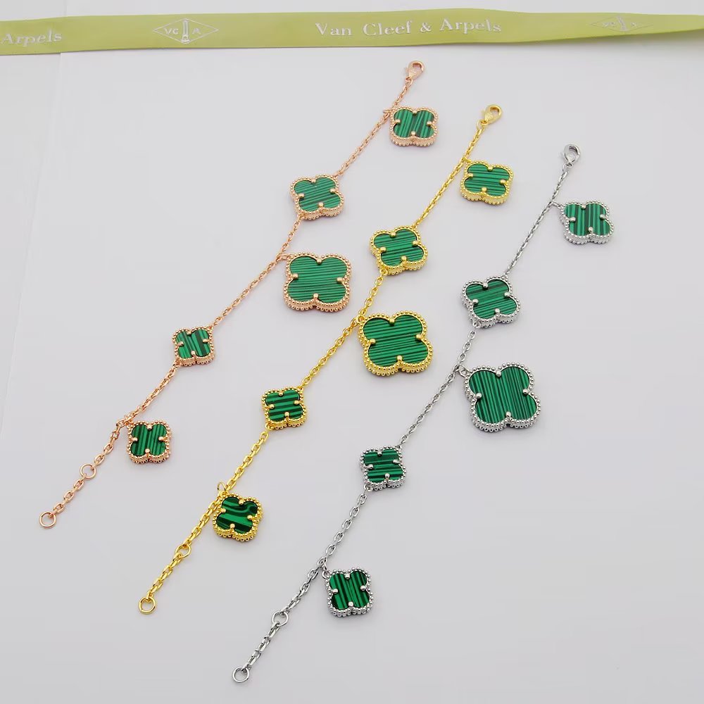 Bracciale Van Cleef Arpels Magic Alhambra Oro giallo con corniola rossa Oro rosa con malachite verde Oro giallo con malachite verde Oro bianco con malachite verde 18 cm