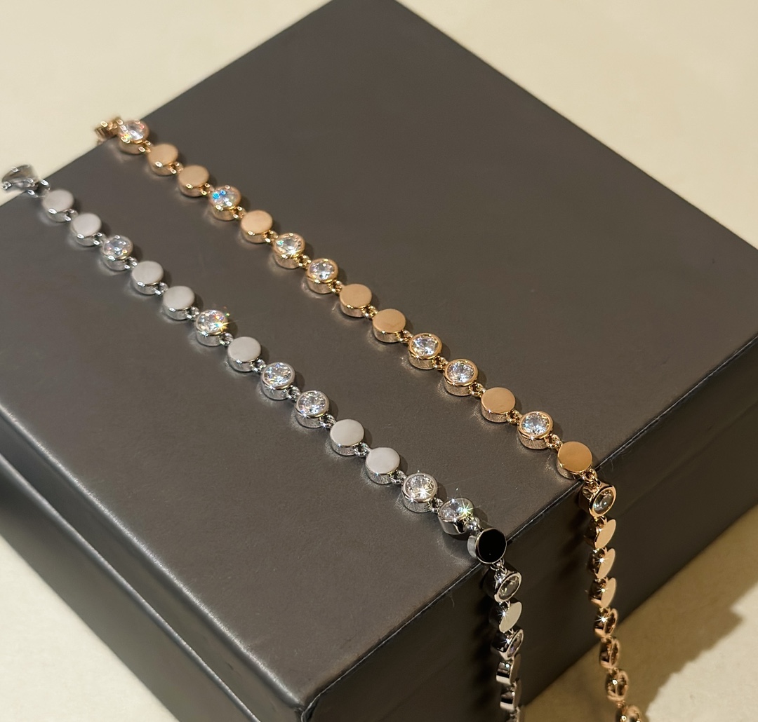 Messika D-Vibes bracelet rose gold metal with clear round brilliant-cut diamonds 18cm adjustable