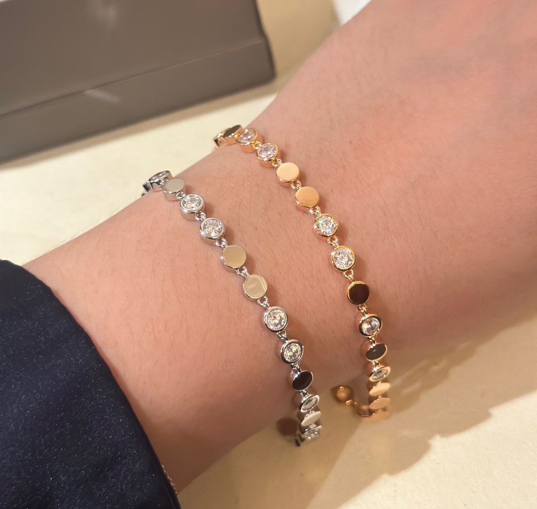 Messika D-Vibes bracelet rose gold metal with clear round brilliant-cut diamonds 18cm adjustable
