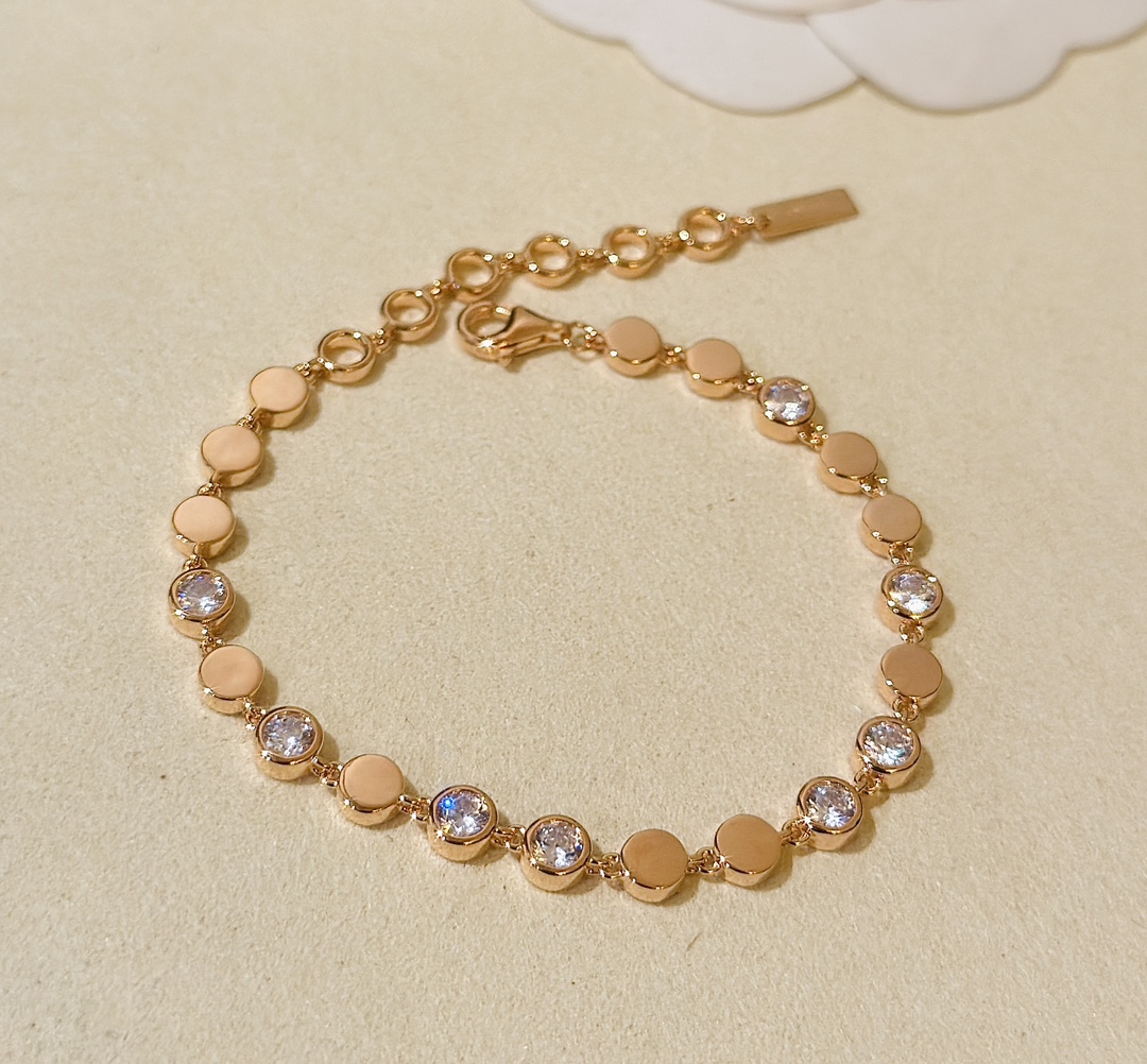 Messika D-Vibes bracelet rose gold metal with clear round brilliant-cut diamonds 18cm adjustable