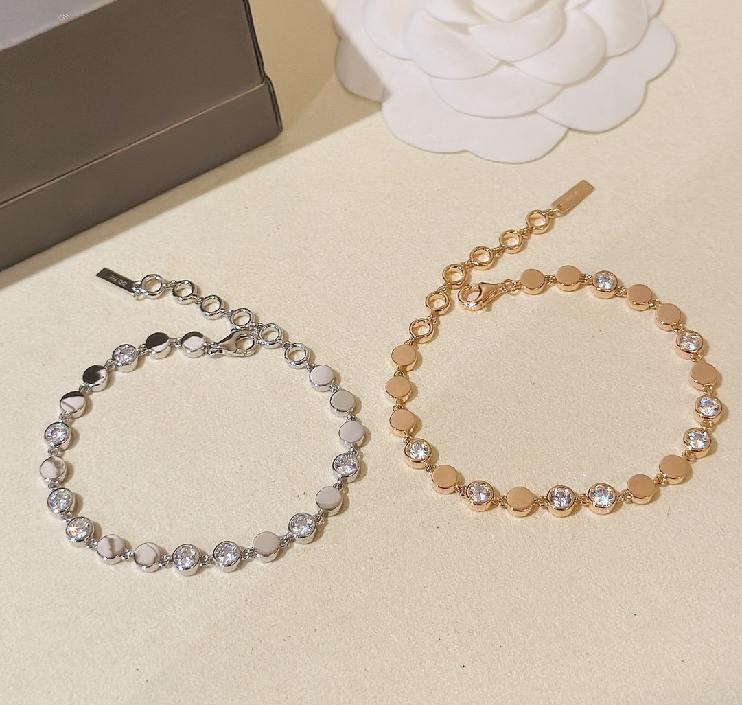 Messika D-Vibes bracelet rose gold metal with clear round brilliant-cut diamonds 18cm adjustable