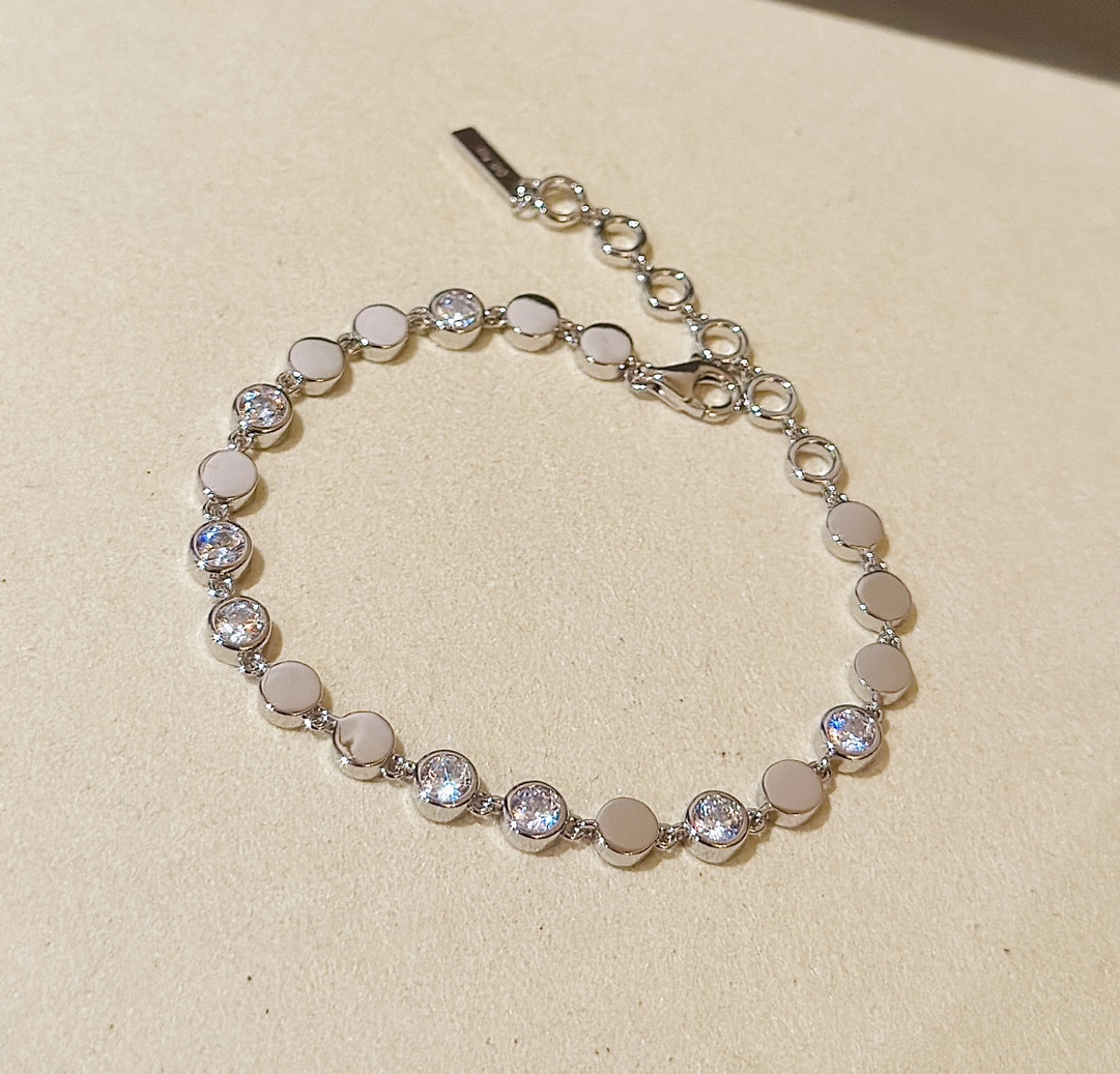 Messika D-Vibes bracelet rose gold metal with clear round brilliant-cut diamonds 18cm adjustable