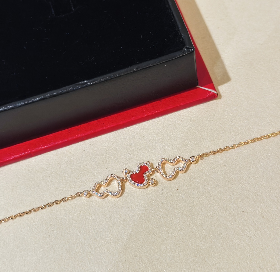Qeelin WULU bracelet 18k rose gold red carnelian clear diamond 18cm