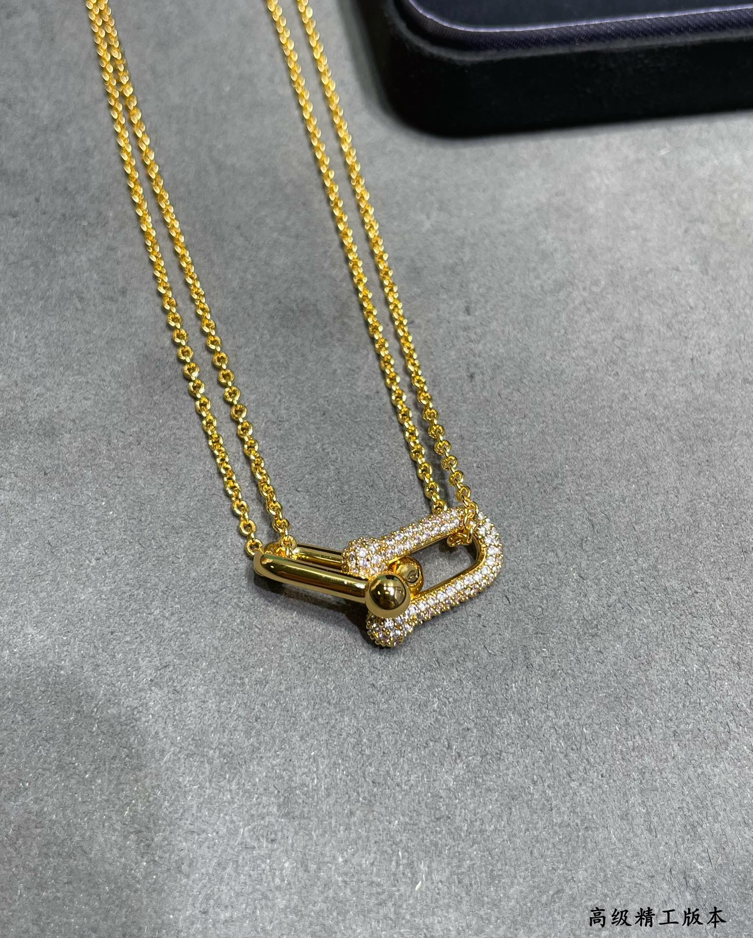 Tiffany HardWear Double Link Pendant necklace Silver-toned metal with clear pave diamonds Rose gold-toned metal with clear pave diamonds Yellow gold-toned metal with clear pave diamonds 45cm