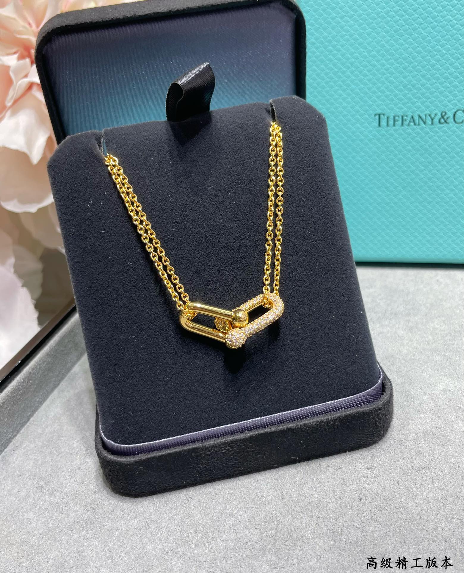 Tiffany HardWear Double Link Pendant necklace Silver-toned metal with clear pave diamonds Rose gold-toned metal with clear pave diamonds Yellow gold-toned metal with clear pave diamonds 45cm