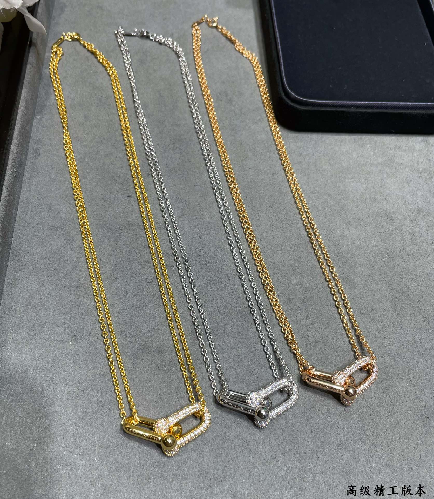 Tiffany HardWear Double Link Pendant necklace Silver-toned metal with clear pave diamonds Rose gold-toned metal with clear pave diamonds Yellow gold-toned metal with clear pave diamonds 45cm