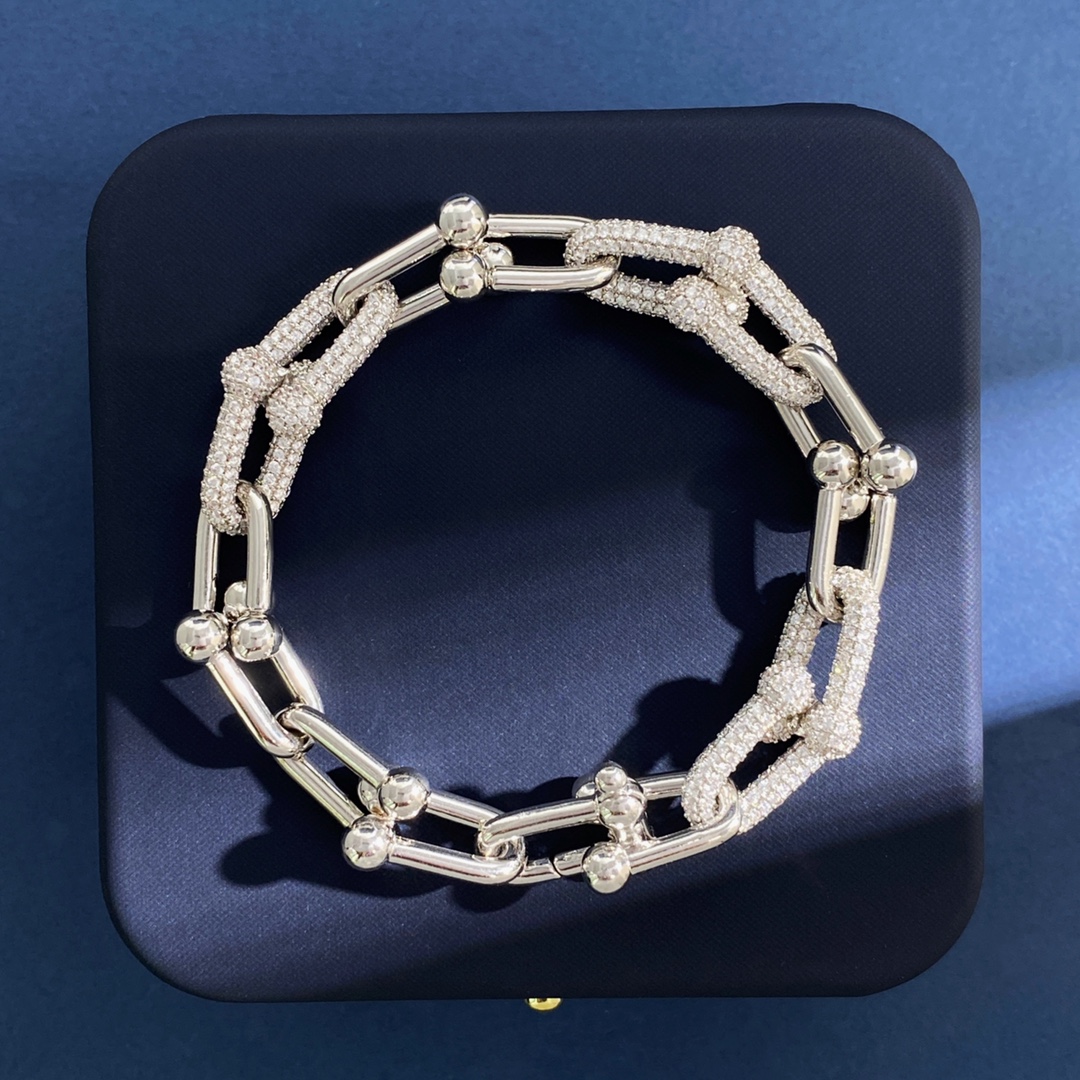Bracelet Tiffany HardWear Métal argenté avec pavés transparents Métal doré rose avec pavés transparents Métal doré jaune avec pavés transparents 7 pouces