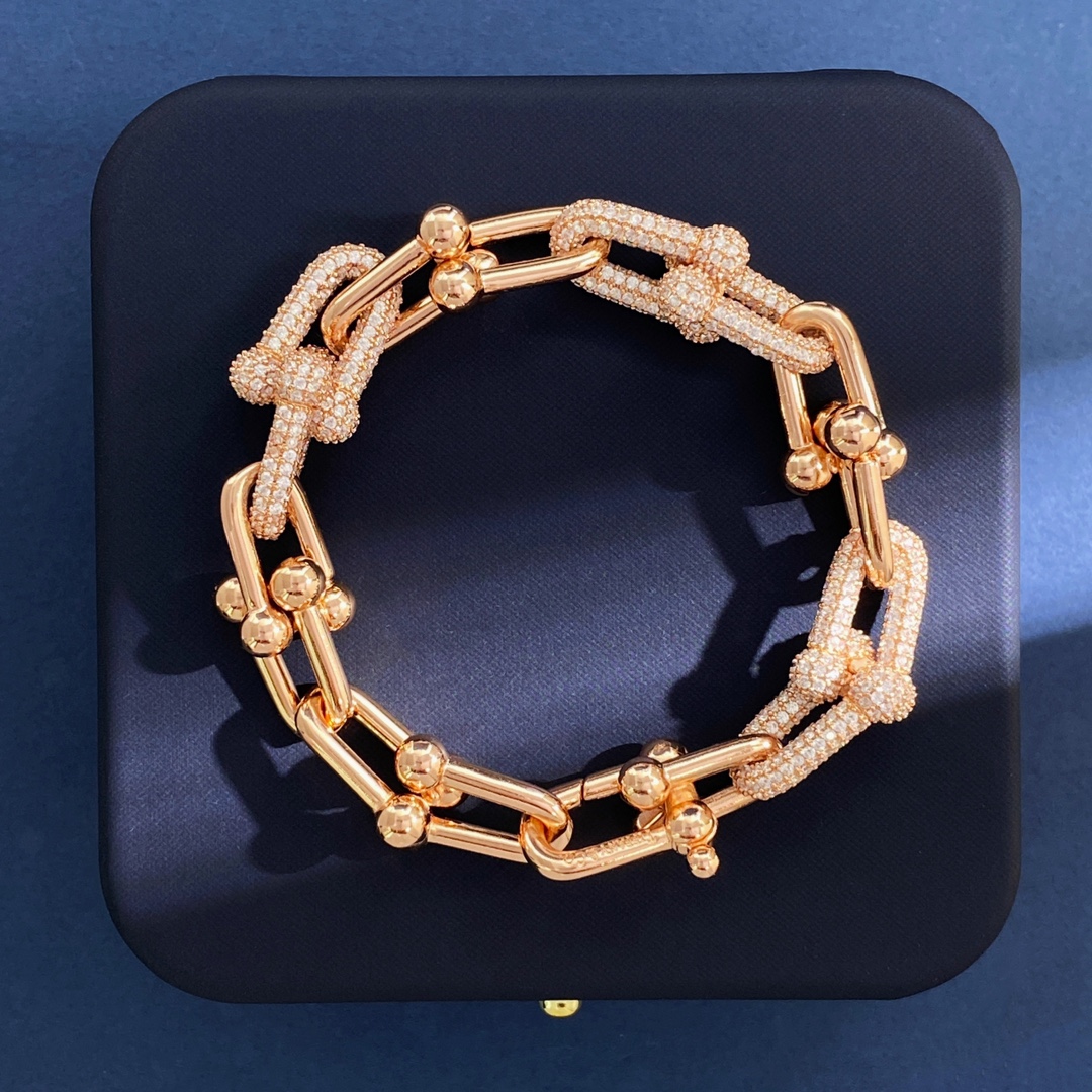 Bracelet Tiffany HardWear Métal argenté avec pavés transparents Métal doré rose avec pavés transparents Métal doré jaune avec pavés transparents 7 pouces