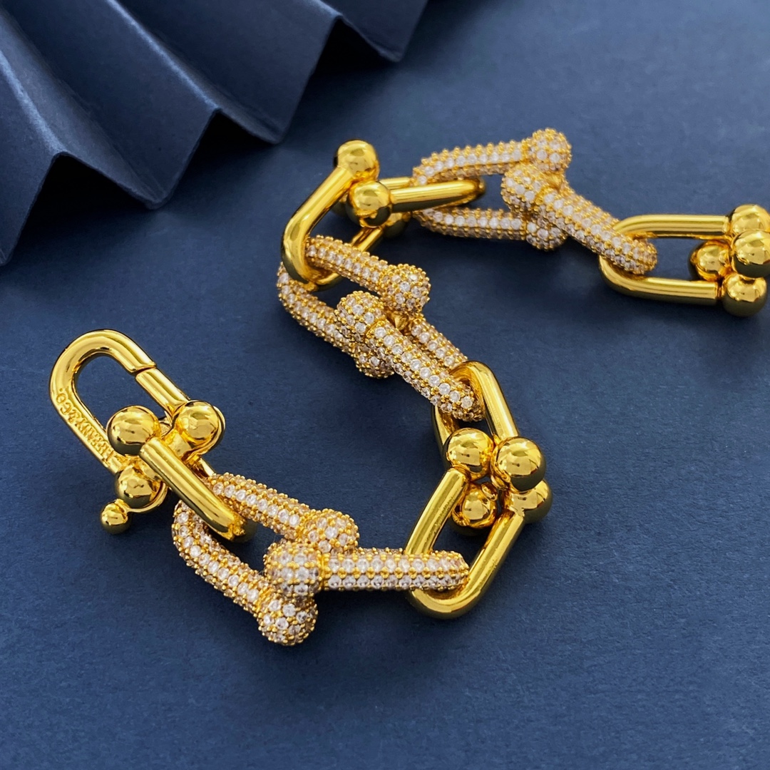 Bracelet Tiffany HardWear Métal argenté avec pavés transparents Métal doré rose avec pavés transparents Métal doré jaune avec pavés transparents 7 pouces