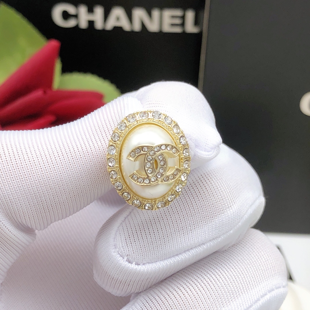 Chanel CC Logo Oval Pearl Crystal Stud Earrings earrings gold-tone metal cream faux pearl clear crystal 1 5cm diameter