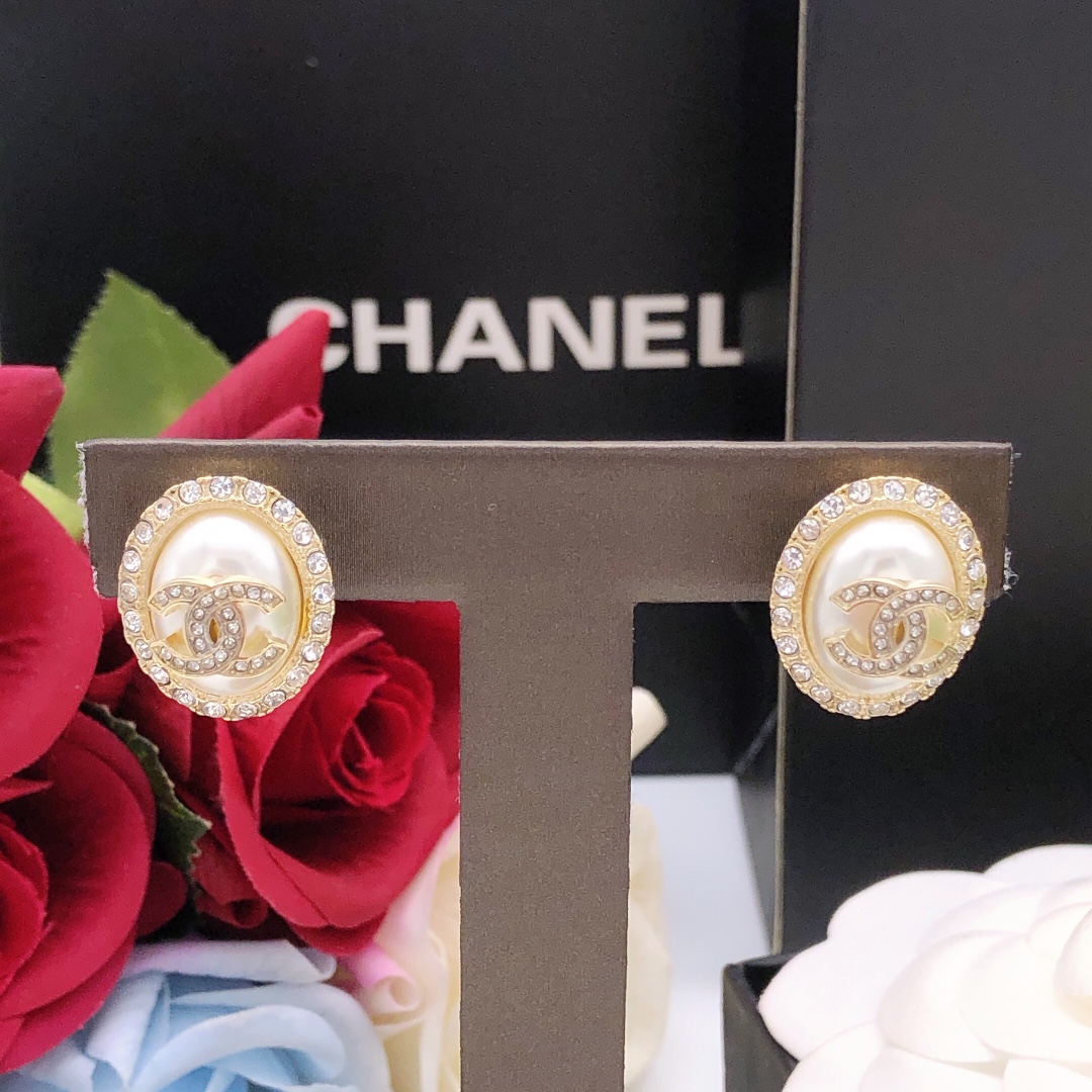 Chanel CC Logo Oval Pearl Crystal Stud Earrings earrings gold-tone metal cream faux pearl clear crystal 1 5cm diameter