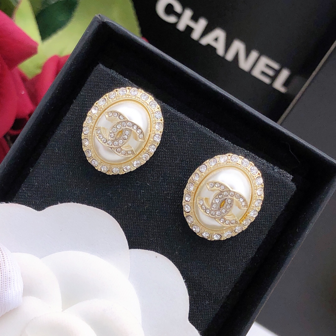 Chanel CC Logo Oval Pearl Crystal Stud Earrings earrings gold-tone metal cream faux pearl clear crystal 1 5cm diameter
