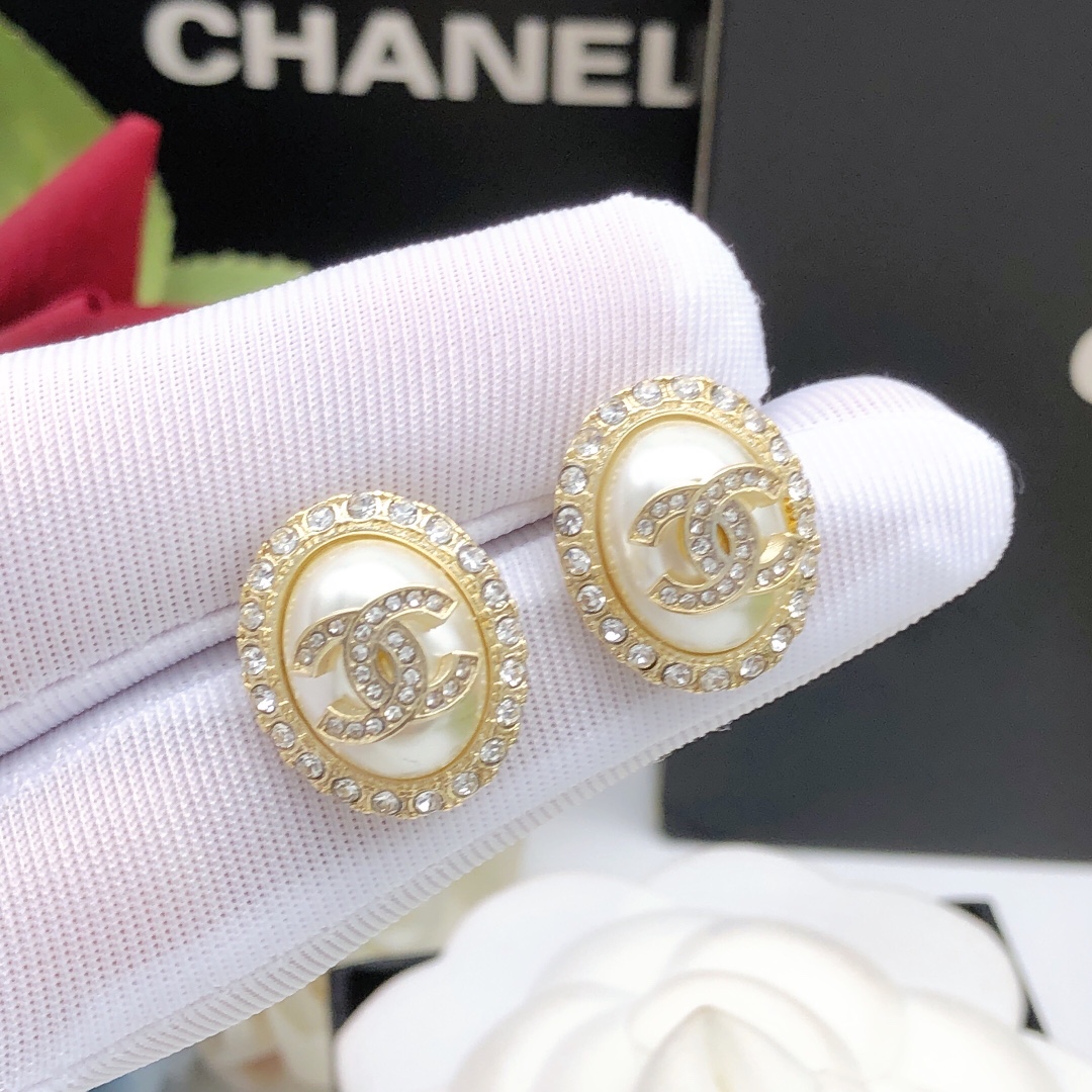 Chanel CC Logo Oval Pearl Crystal Stud Earrings earrings gold-tone metal cream faux pearl clear crystal 1 5cm diameter