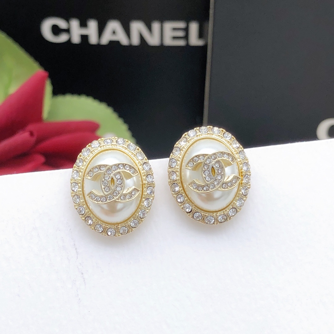 Chanel CC Logo Oval Pearl Crystal Stud Earrings earrings gold-tone metal cream faux pearl clear crystal 1 5cm diameter