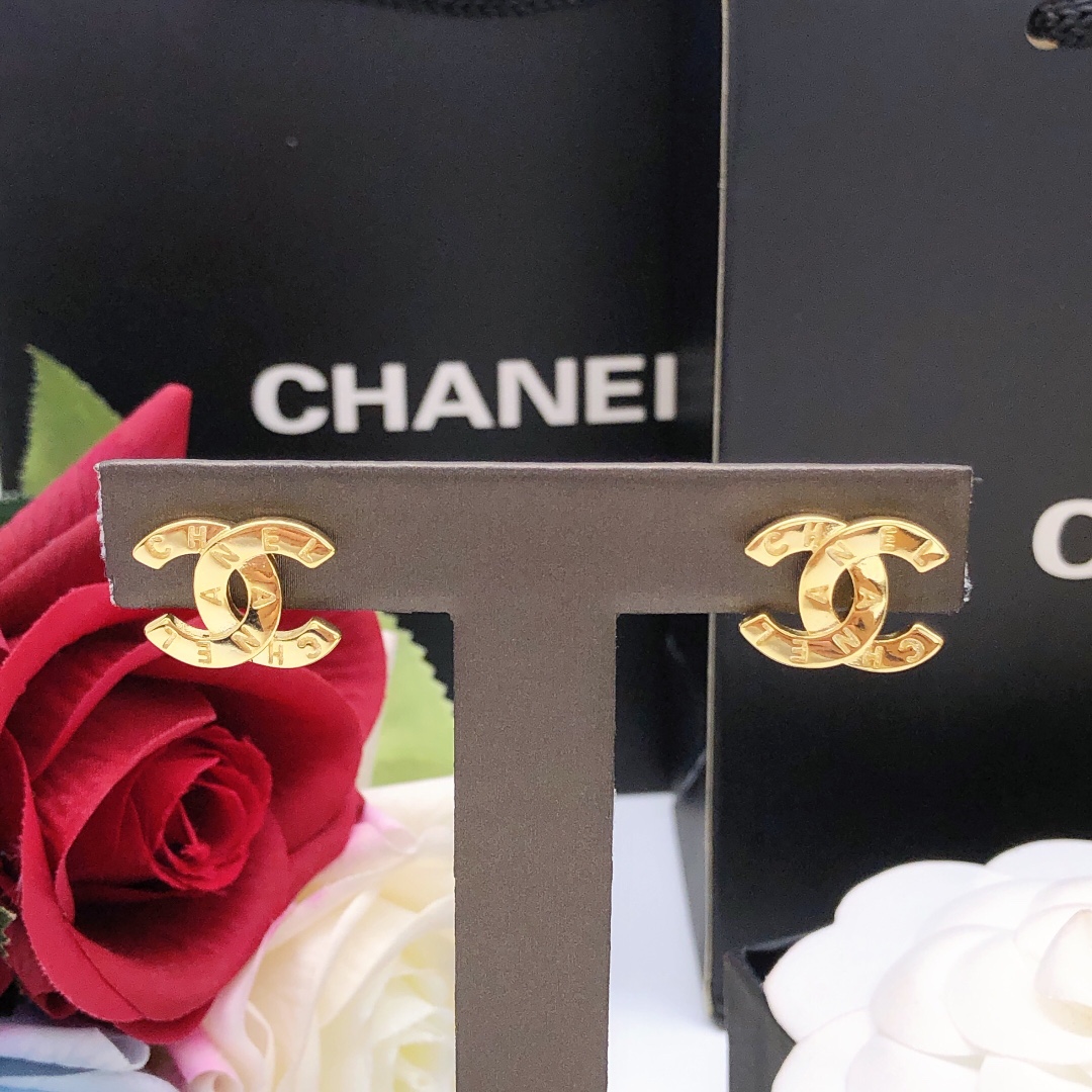 Chanel CC Logo Engraved Stud Earrings earrings gold-tone metal no accent stones 1 5cm stud diameter