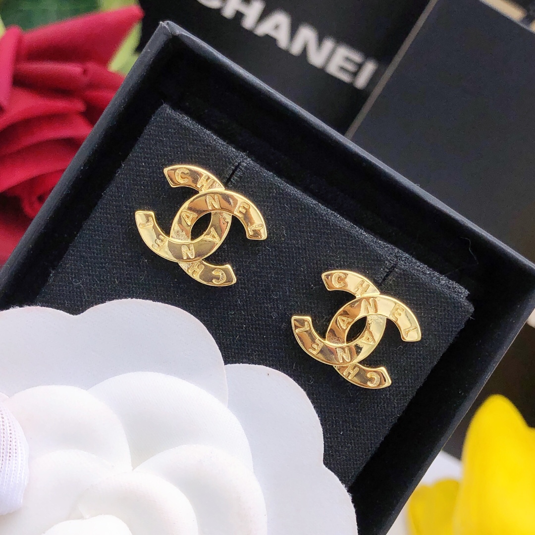 Chanel CC Logo Engraved Stud Earrings earrings gold-tone metal no accent stones 1 5cm stud diameter