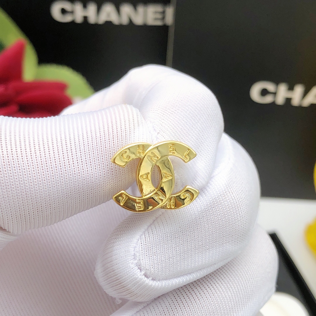 Chanel CC Logo Engraved Stud Earrings earrings gold-tone metal no accent stones 1 5cm stud diameter