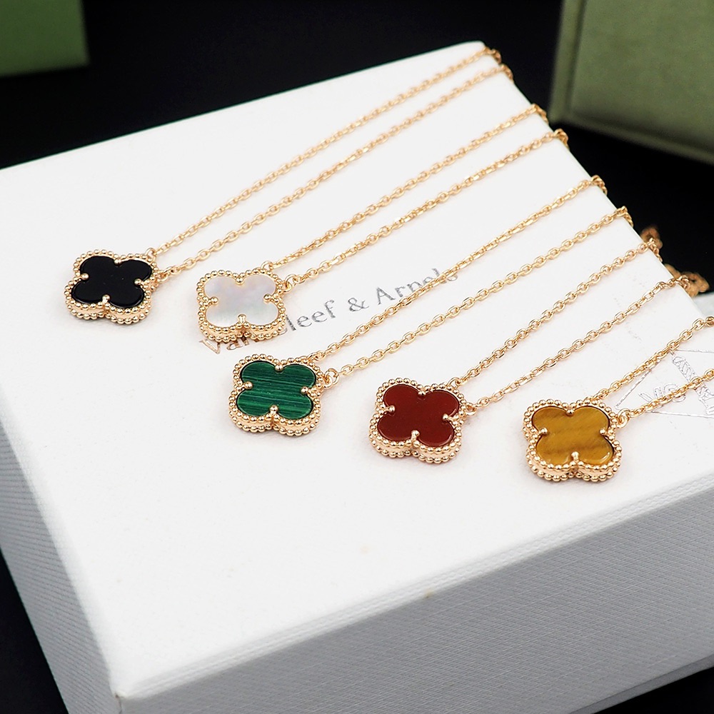 Van Cleef Arpels Vintage Alhambra necklace 18k yellow gold with carnelian 42cm