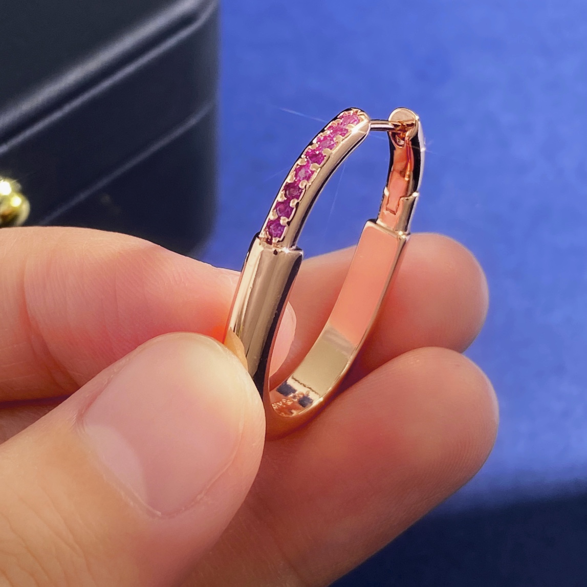 Tiffany Lock Hoop earrings 18k rose gold with pink sapphires 20mm hoop diameter
