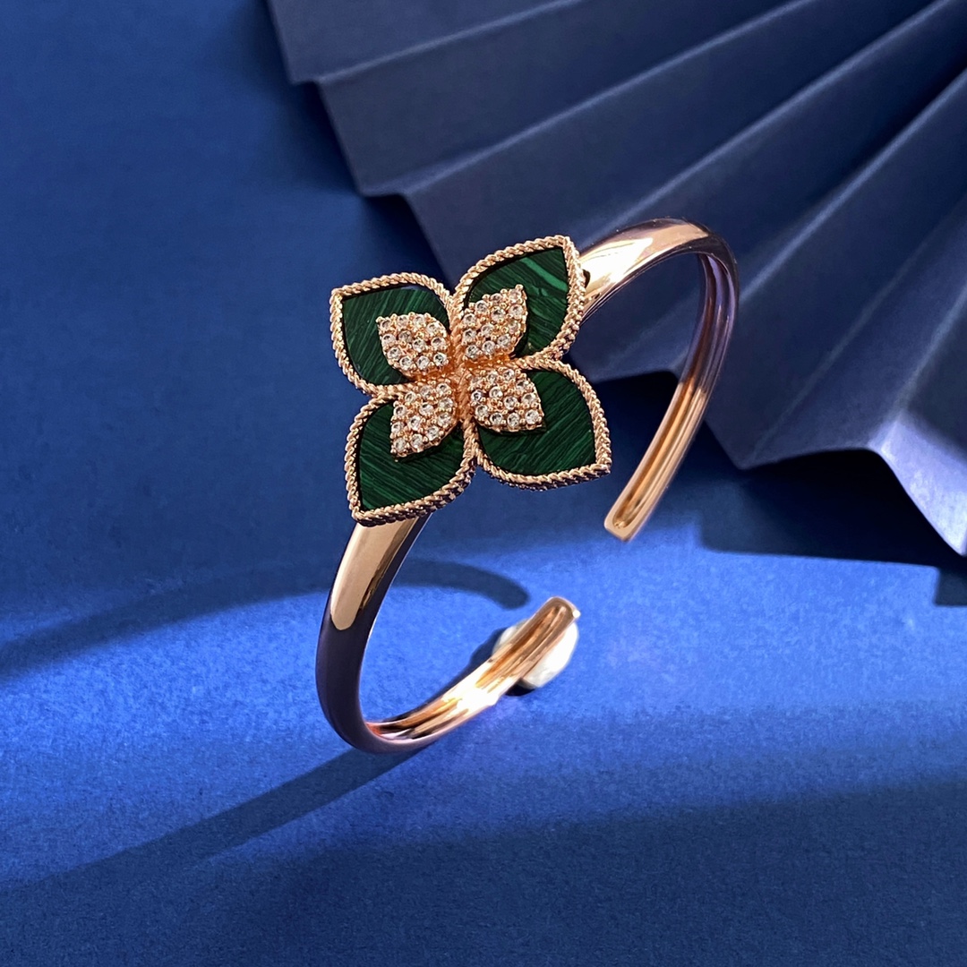 Pulseira Van Cleef Arpels Vintage Alhambra Ouro rosa com detalhes em diamante disponível em madrepérola turquesa lápis-lazúli malaquita e variantes de pedra ônix 17 cm