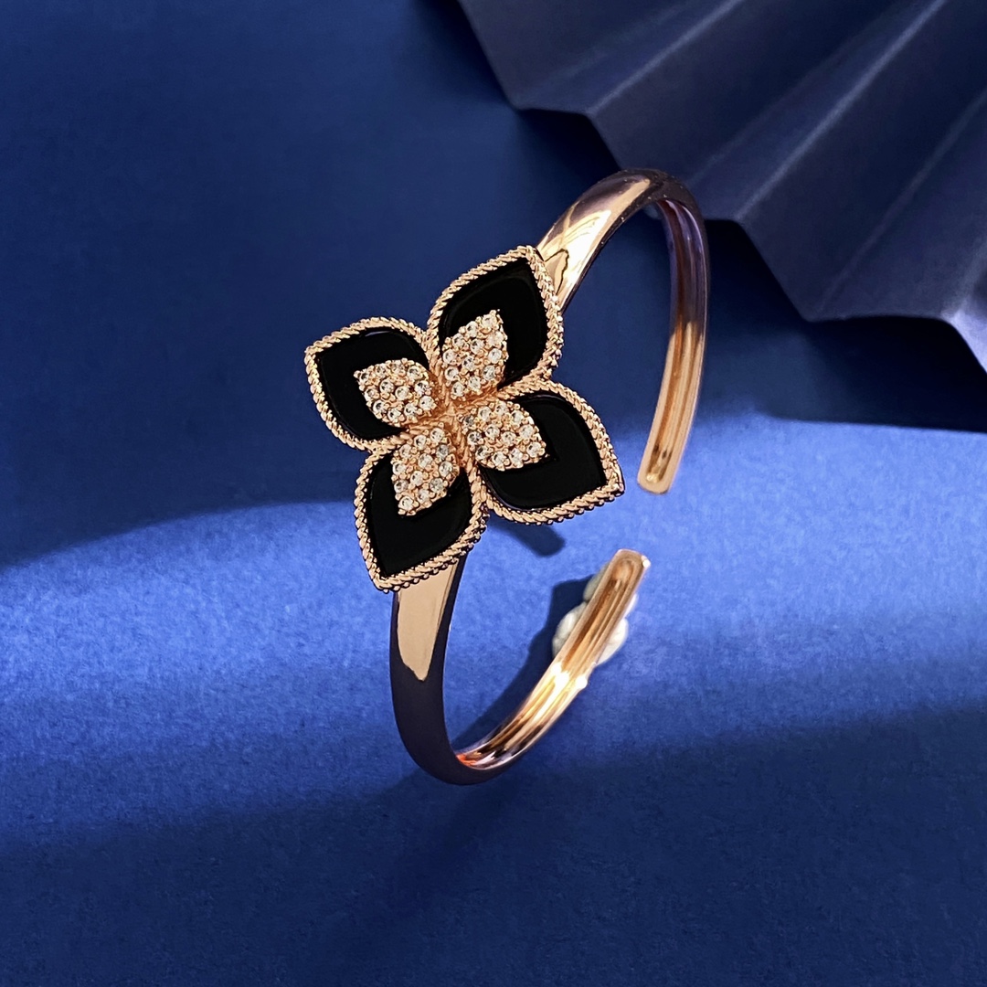Pulseira Van Cleef Arpels Vintage Alhambra Ouro rosa com detalhes em diamante disponível em madrepérola turquesa lápis-lazúli malaquita e variantes de pedra ônix 17 cm