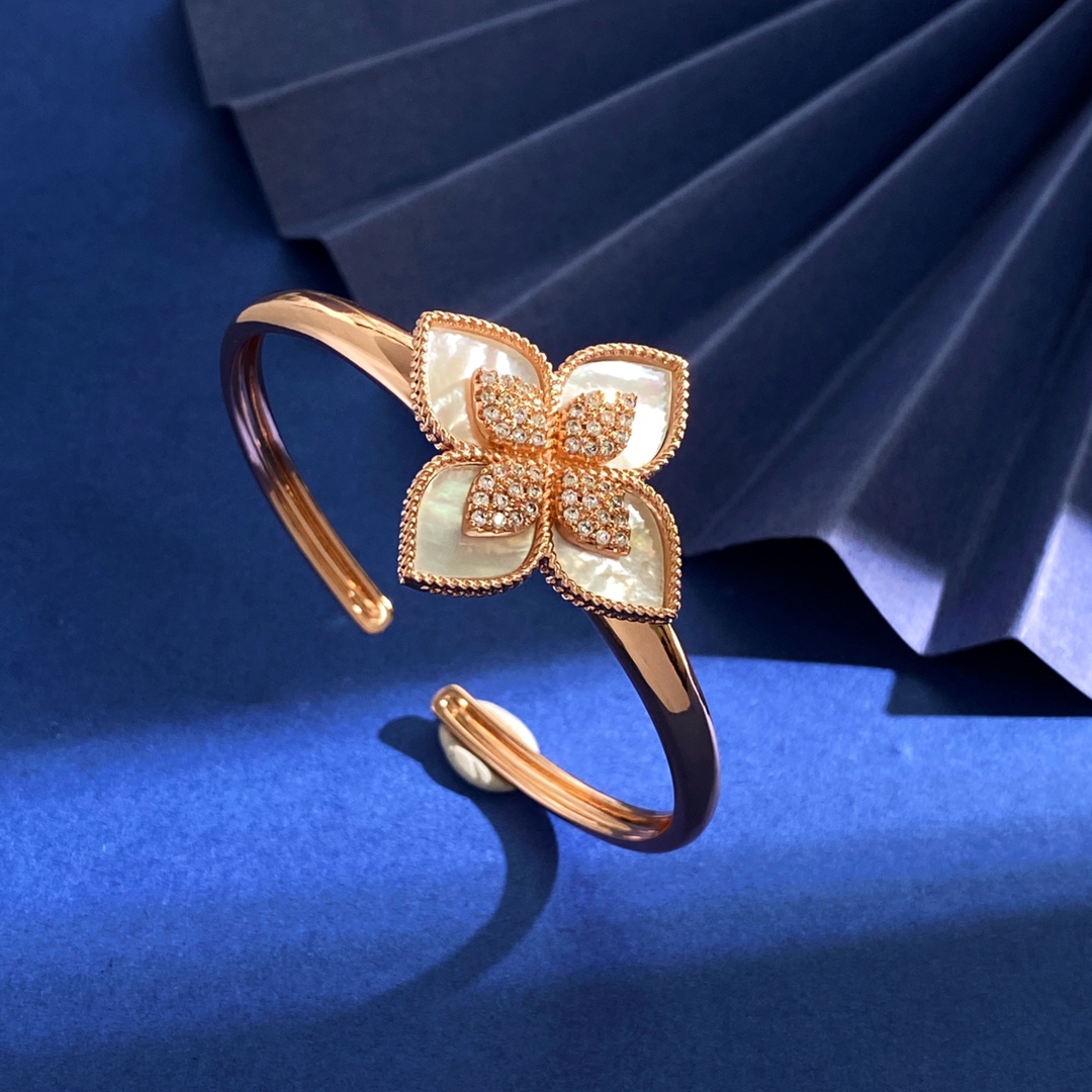 Pulseira Van Cleef Arpels Vintage Alhambra Ouro rosa com detalhes em diamante disponível em madrepérola turquesa lápis-lazúli malaquita e variantes de pedra ônix 17 cm