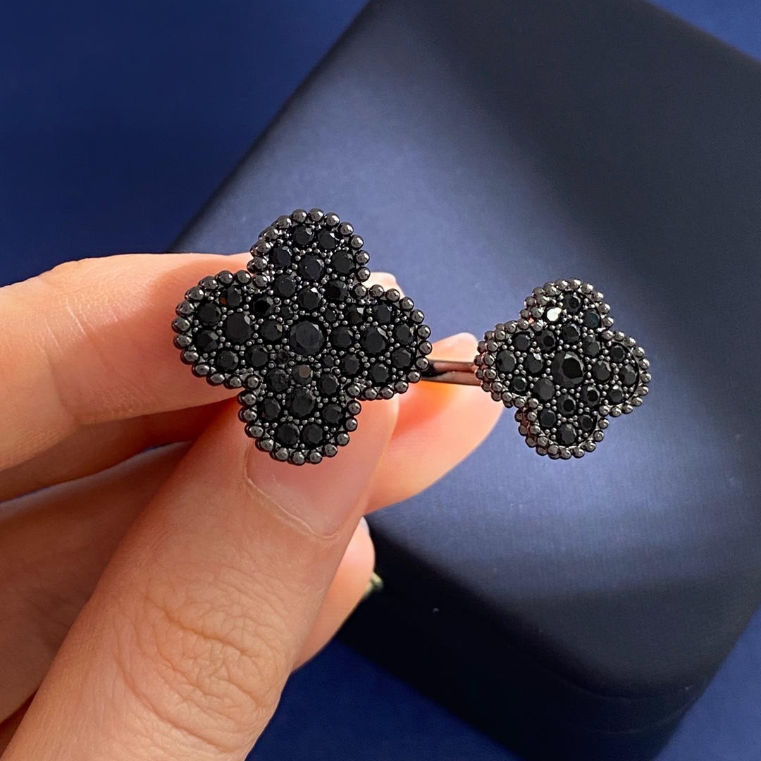 Van Cleef Arpels Alhambra bague gunmetal métal noirci avec pierres précieuses noires 50
