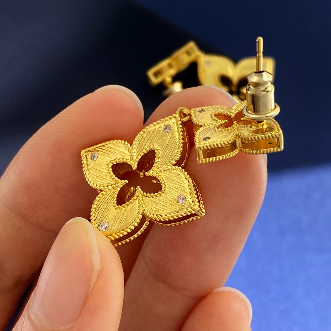 Roberto Coin Venetian Princess earrings Yellow gold with clear diamond accents 4cm drop length