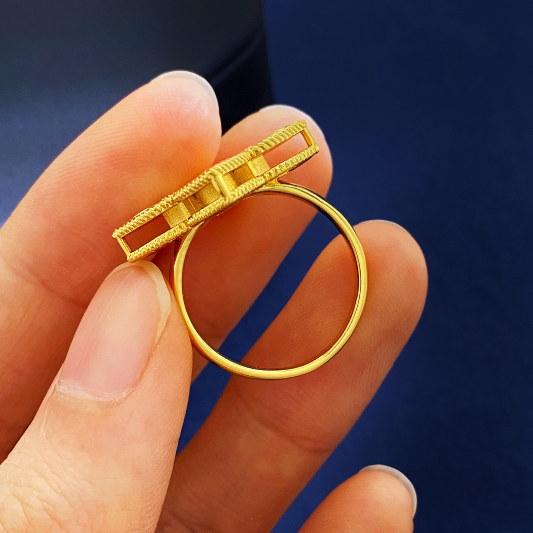 Van Cleef Arpels Vintage Alhambra ring yellow gold clear diamond 52