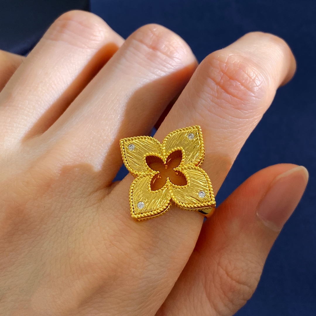 Van Cleef Arpels Vintage Alhambra ring yellow gold clear diamond 52